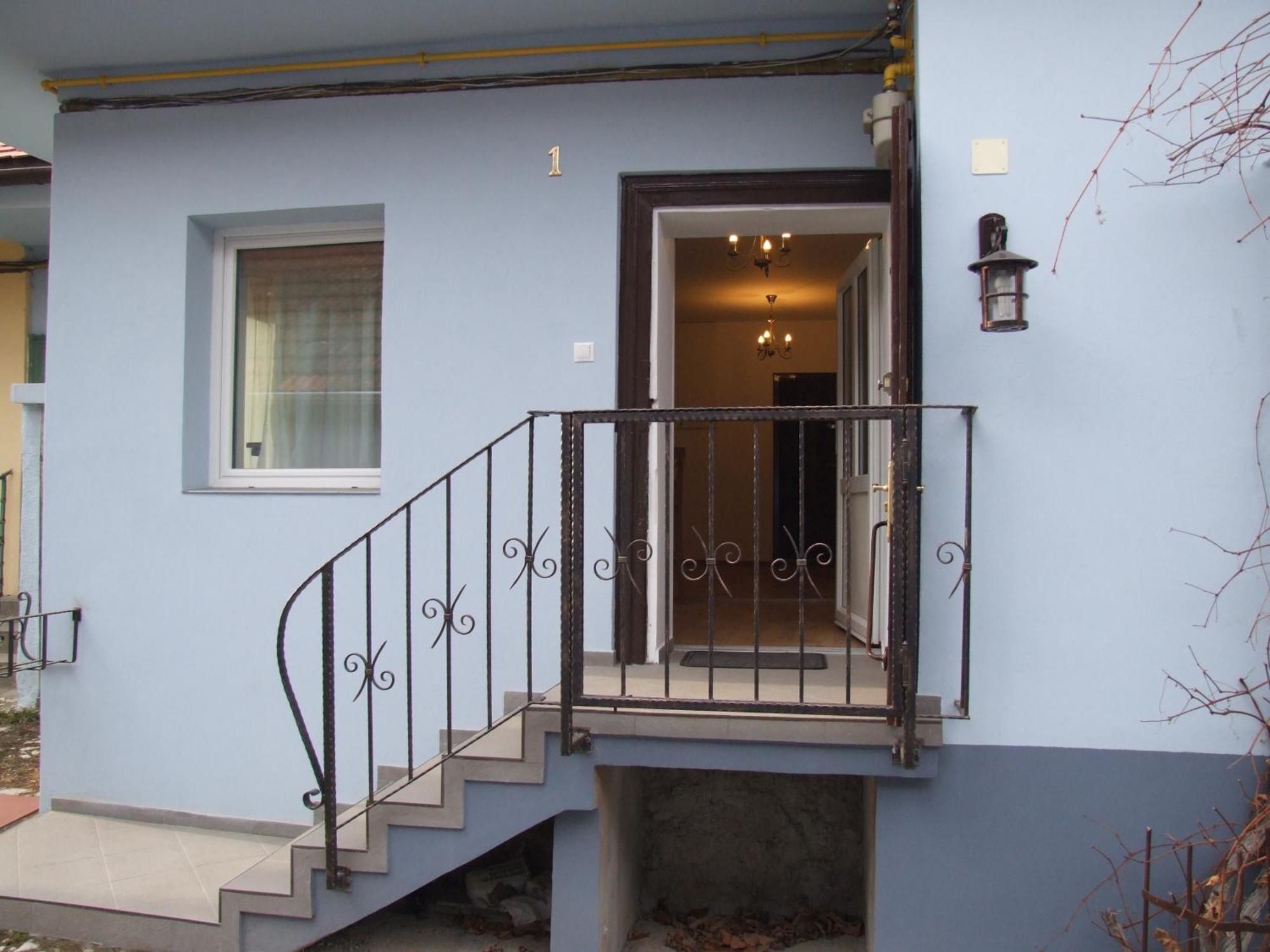 Blue House Hotel Brasov Ngoại thất bức ảnh