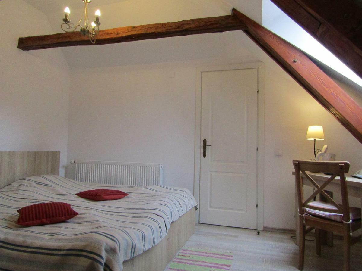 Blue House Hotel Brasov Ngoại thất bức ảnh
