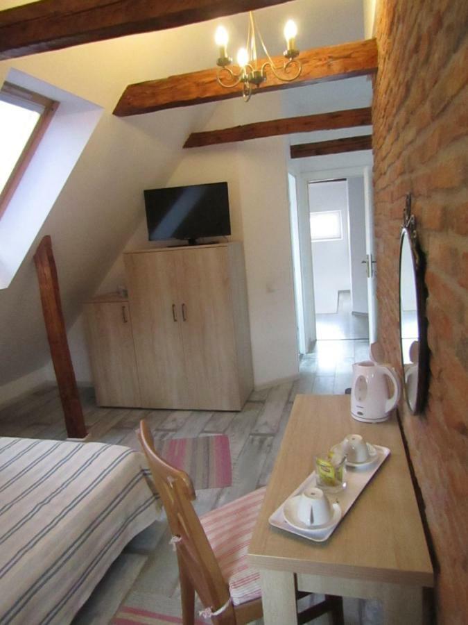 Blue House Hotel Brasov Ngoại thất bức ảnh