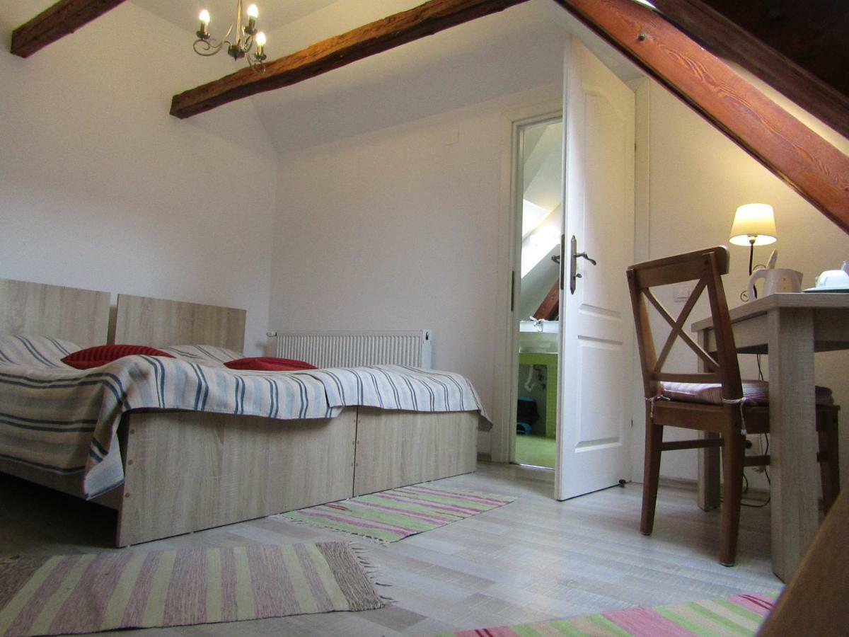 Blue House Hotel Brasov Ngoại thất bức ảnh